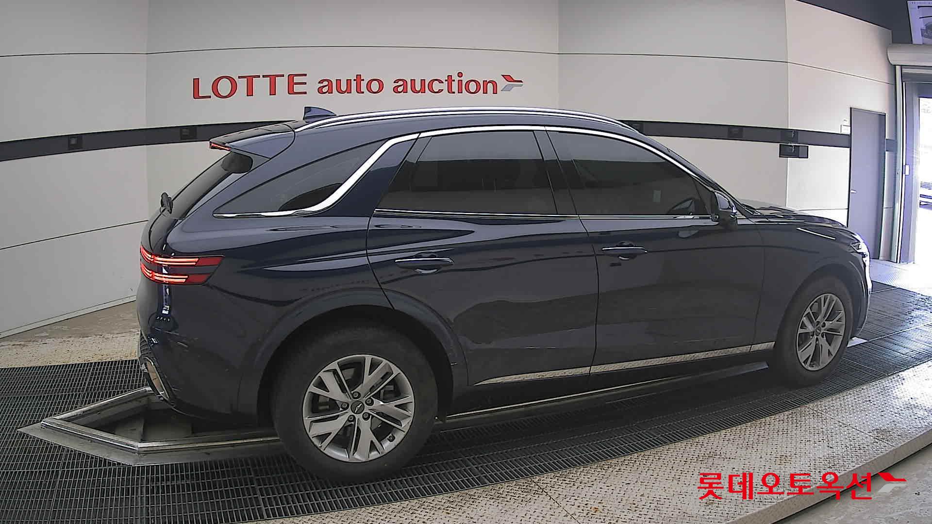 2021 - genesis gv70