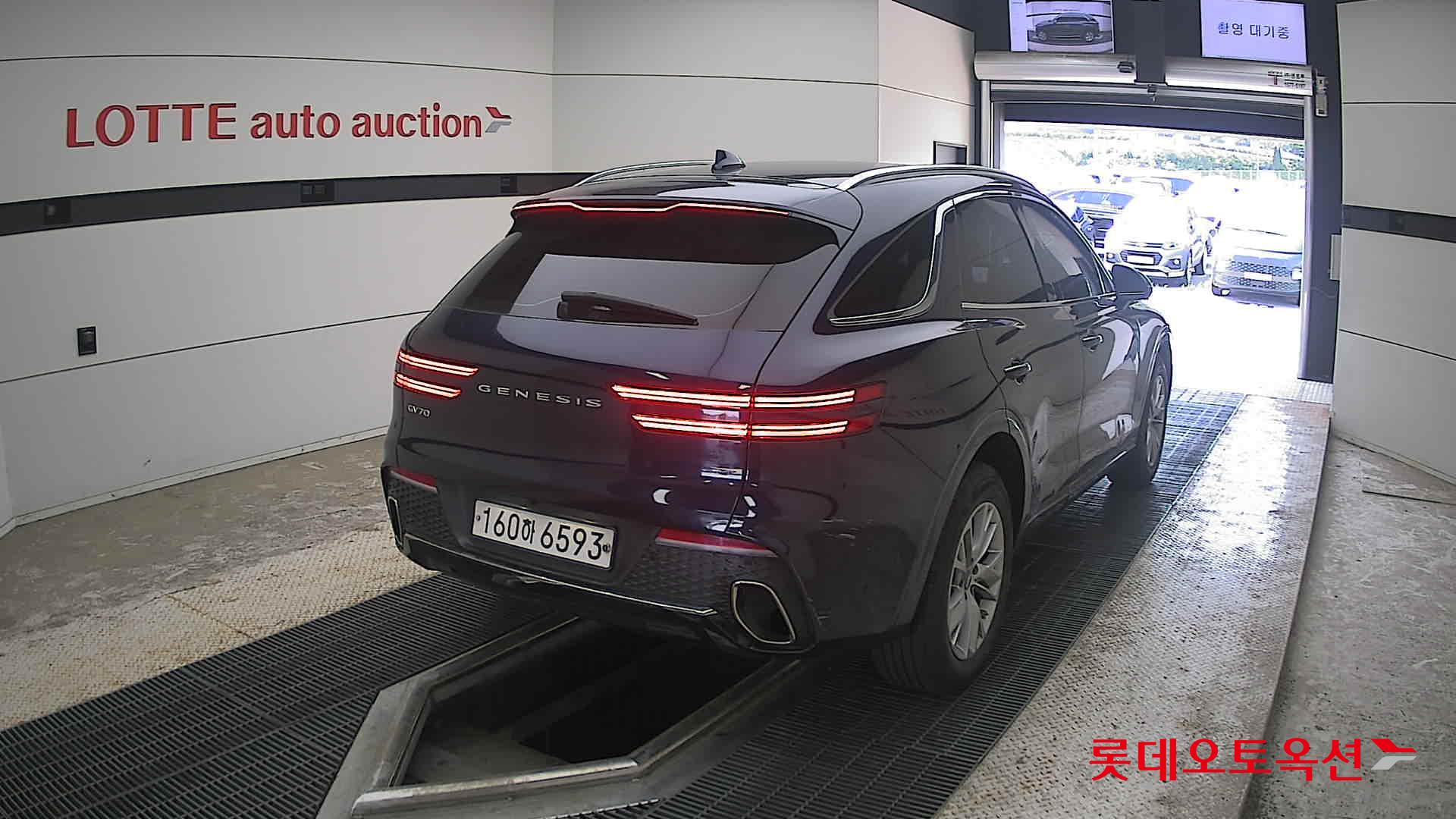 2021 - genesis gv70