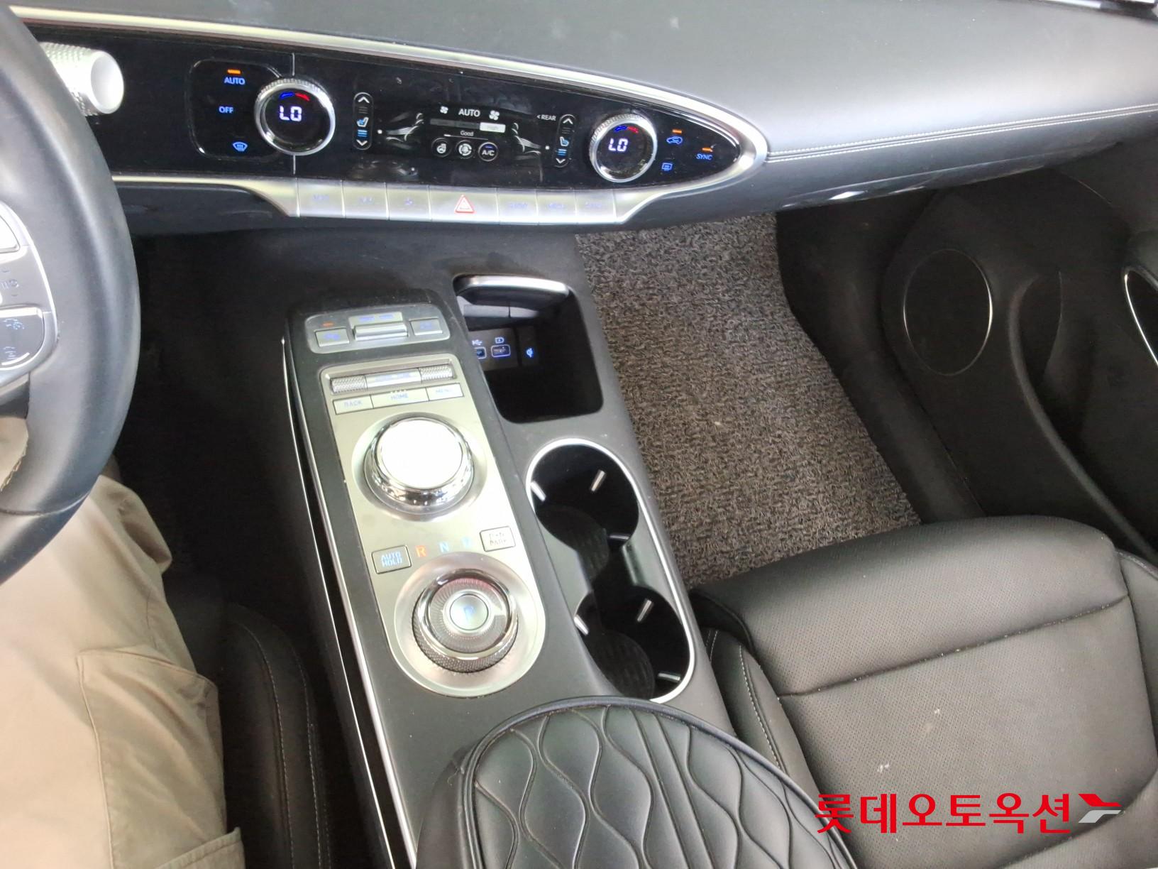 2021 - genesis gv70
