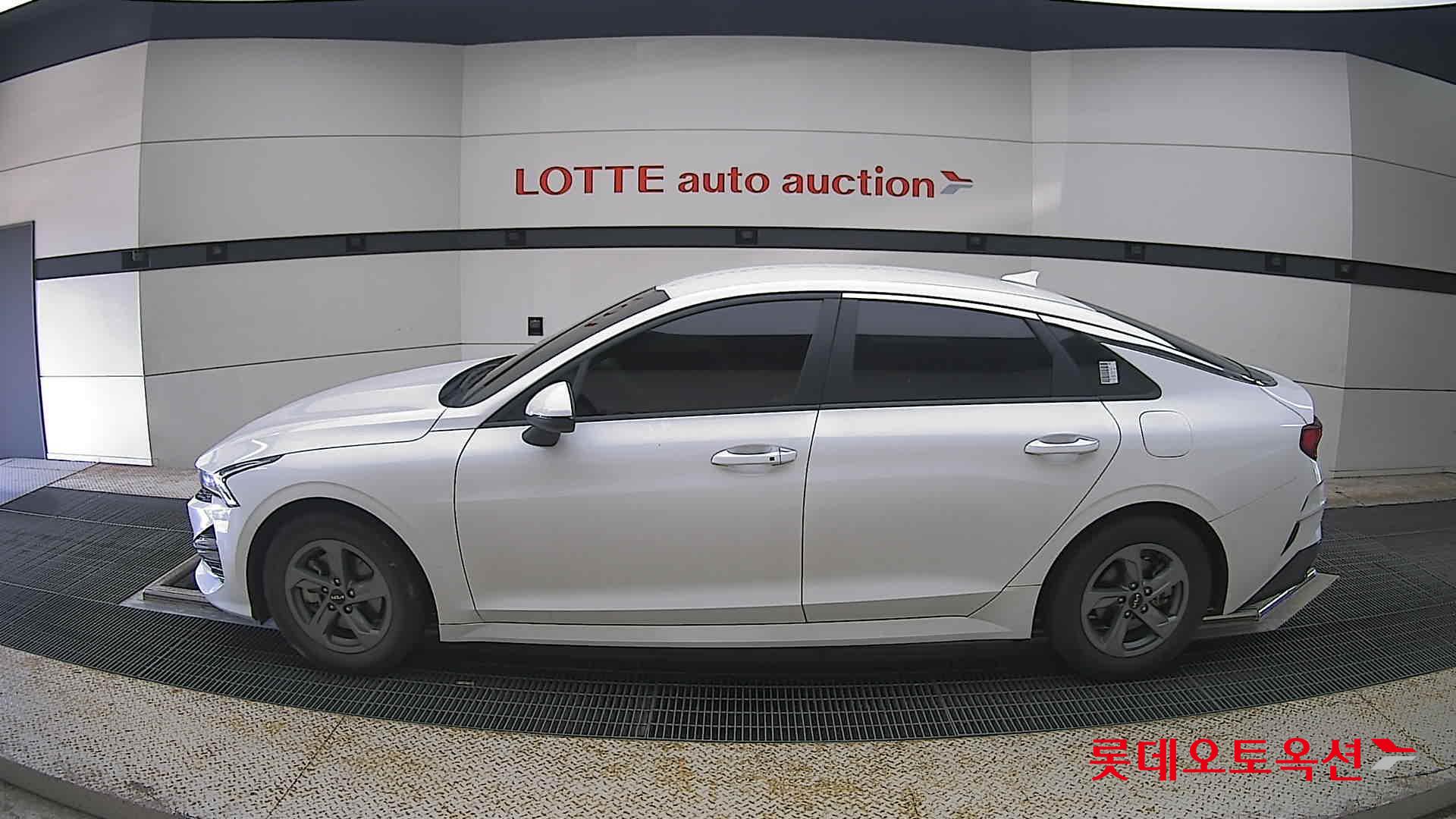 2022 - kia k5