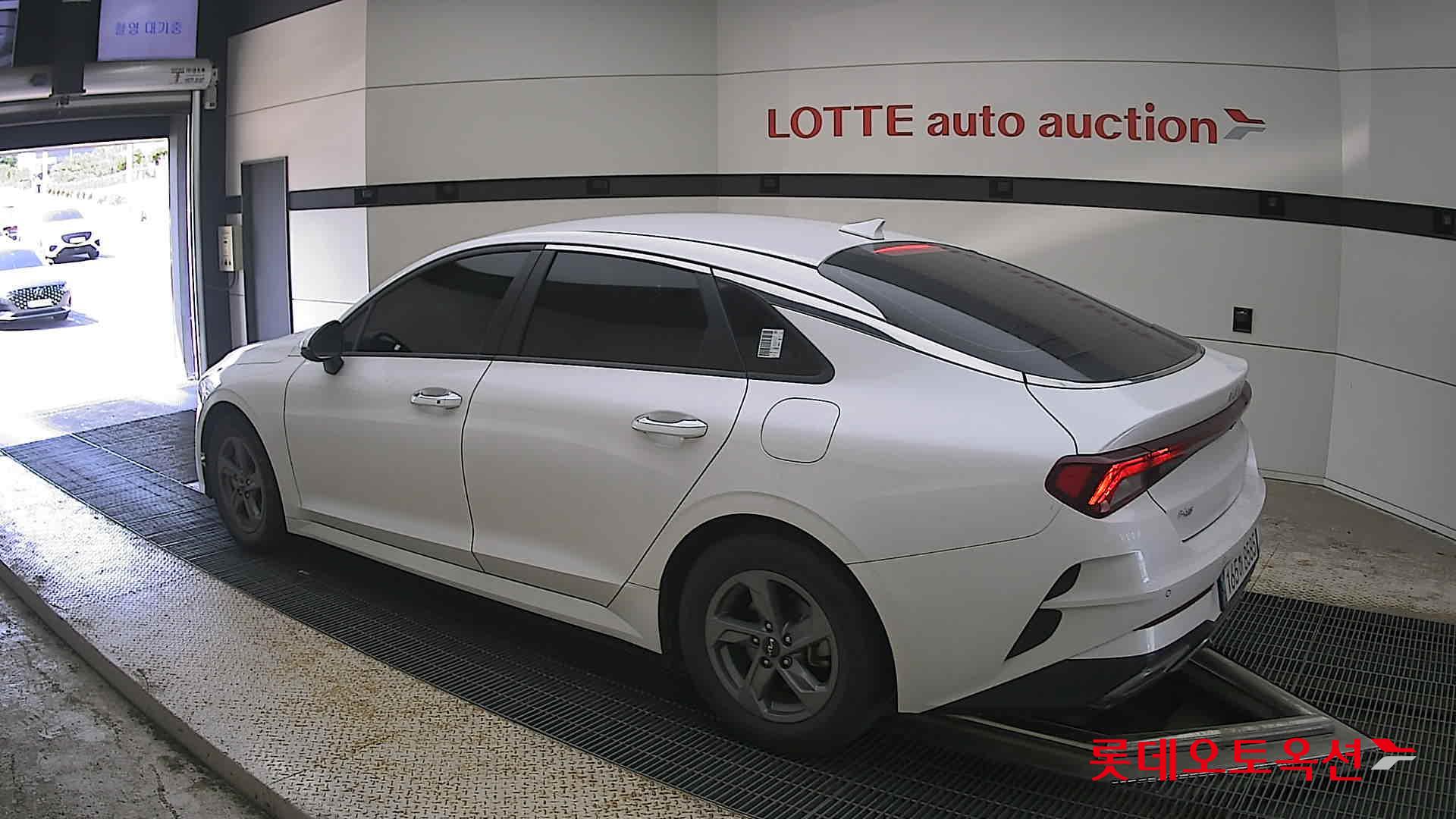 2022 - kia k5