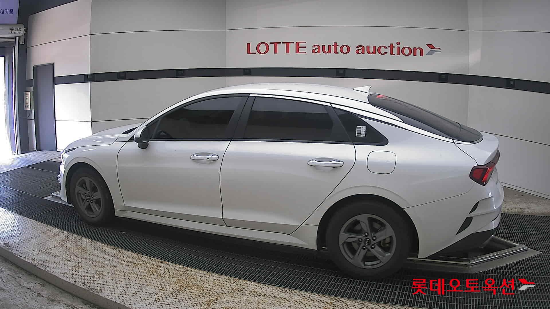 2022 - kia k5