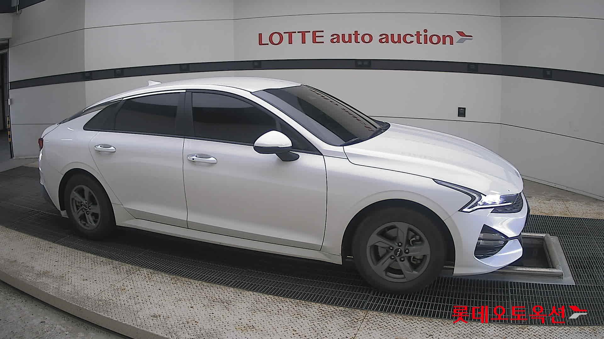 2022 - kia k5