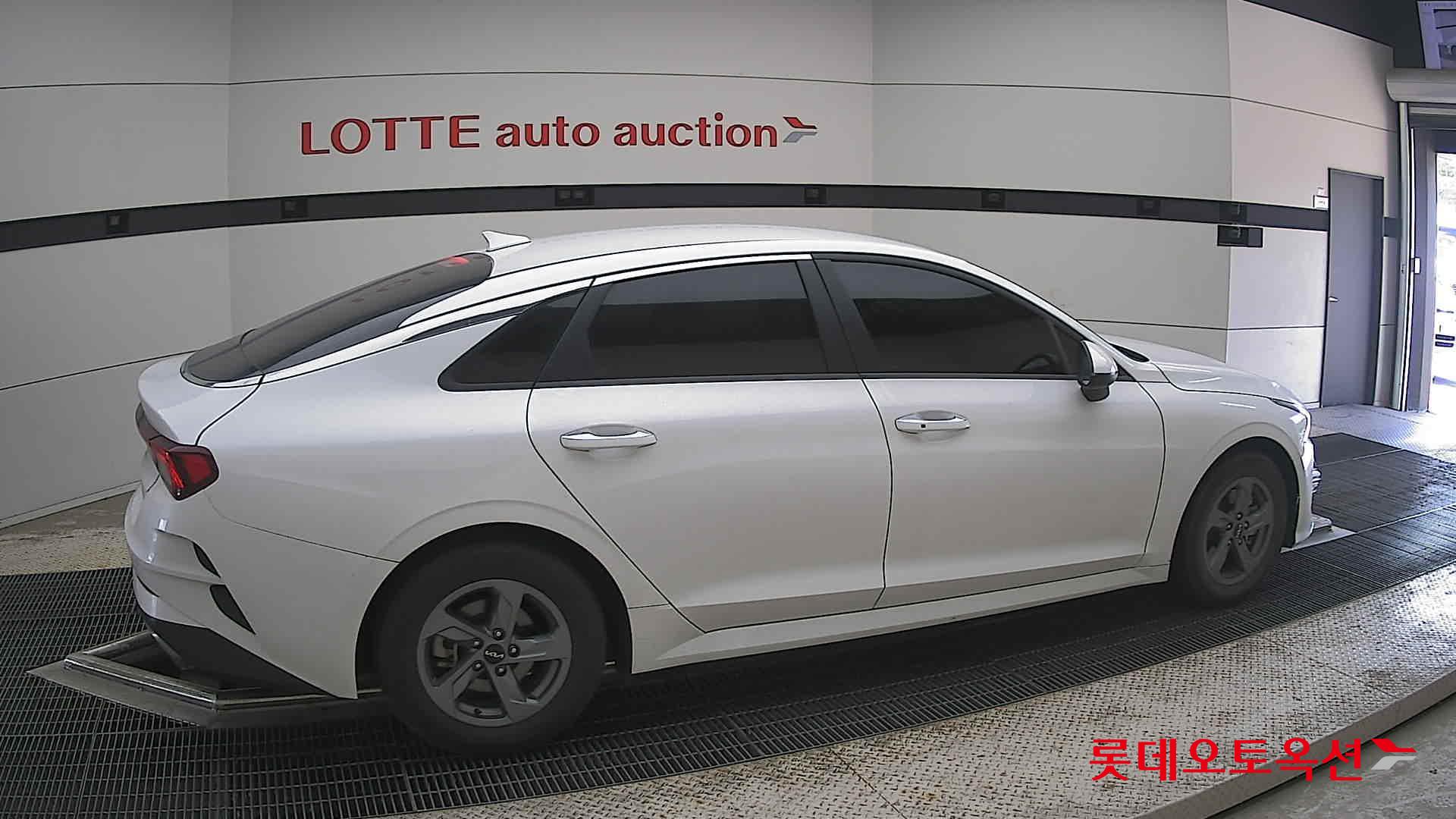 2022 - kia k5