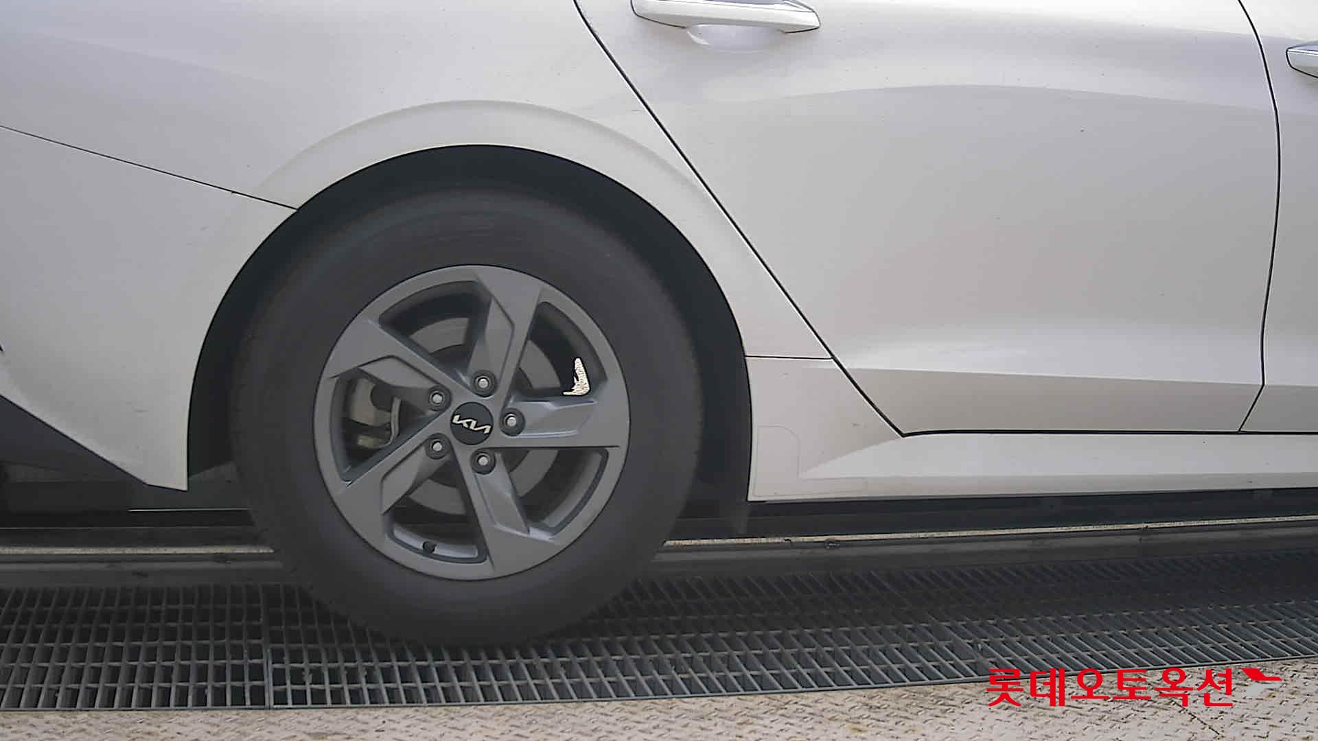 2022 - kia k5