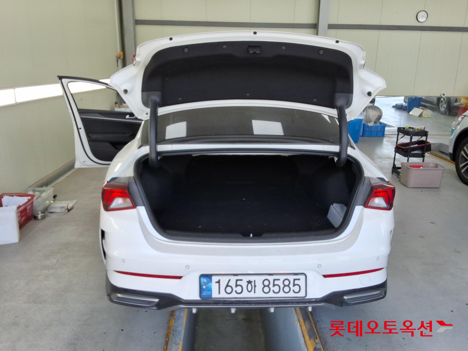 2022 - kia k5