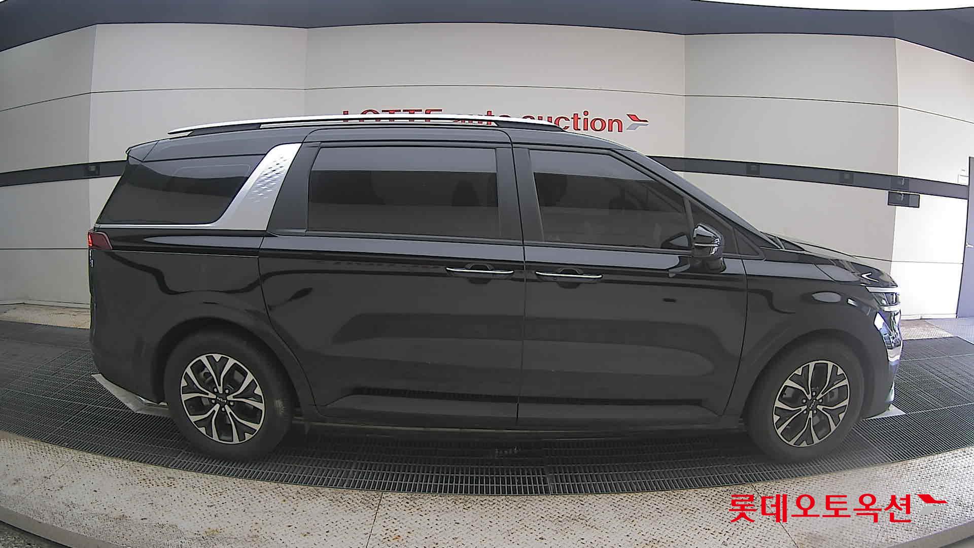 2023 - kia carnival