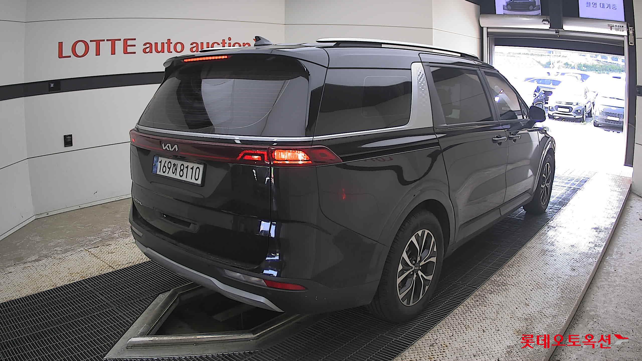 2023 - kia carnival