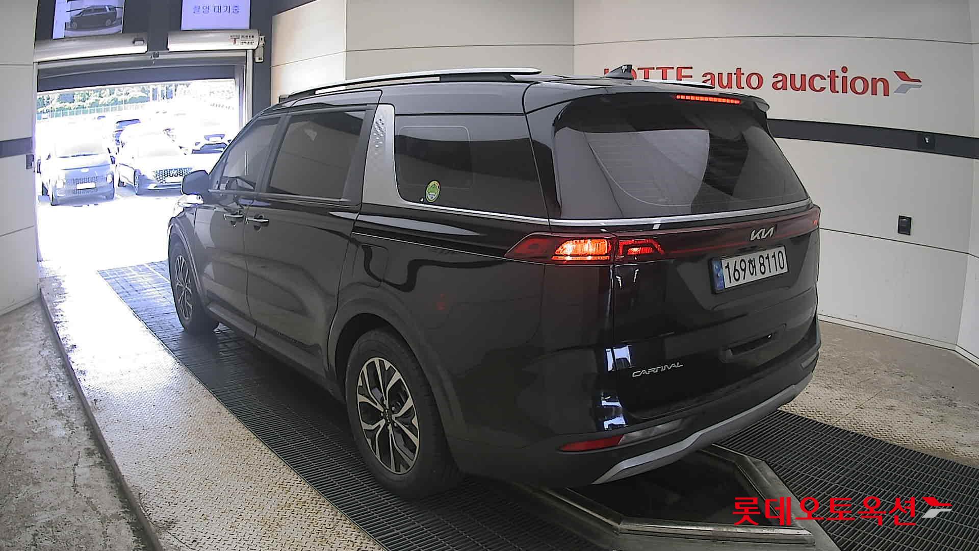 2023 - kia carnival