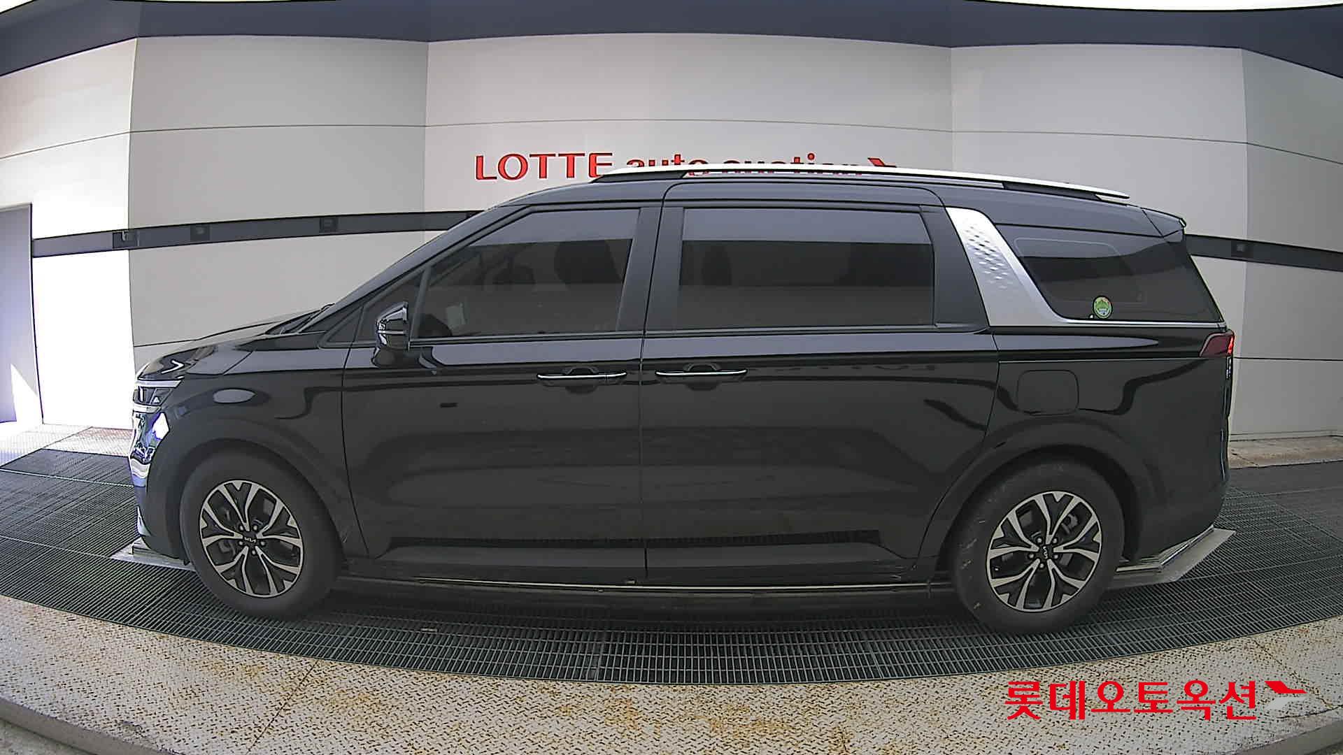 2023 - kia carnival