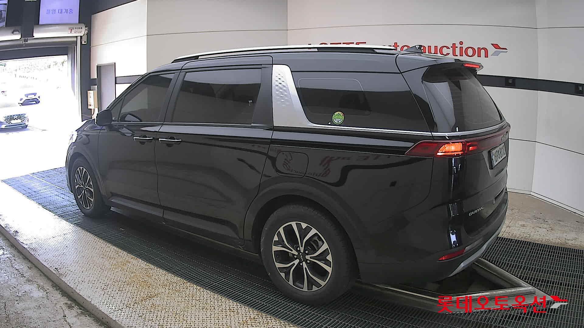 2023 - kia carnival