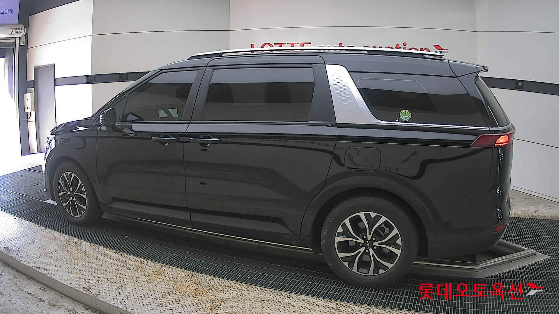 2023 - kia carnival