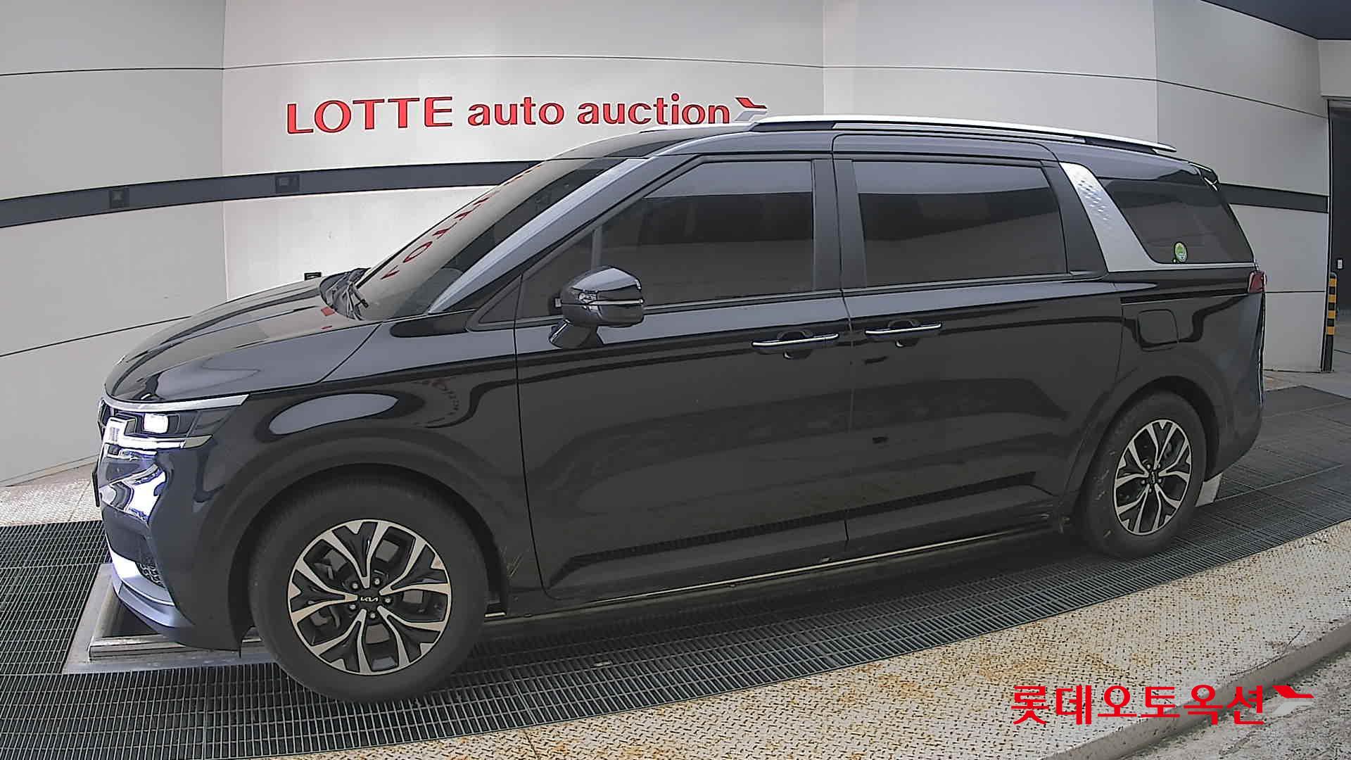 2023 - kia carnival