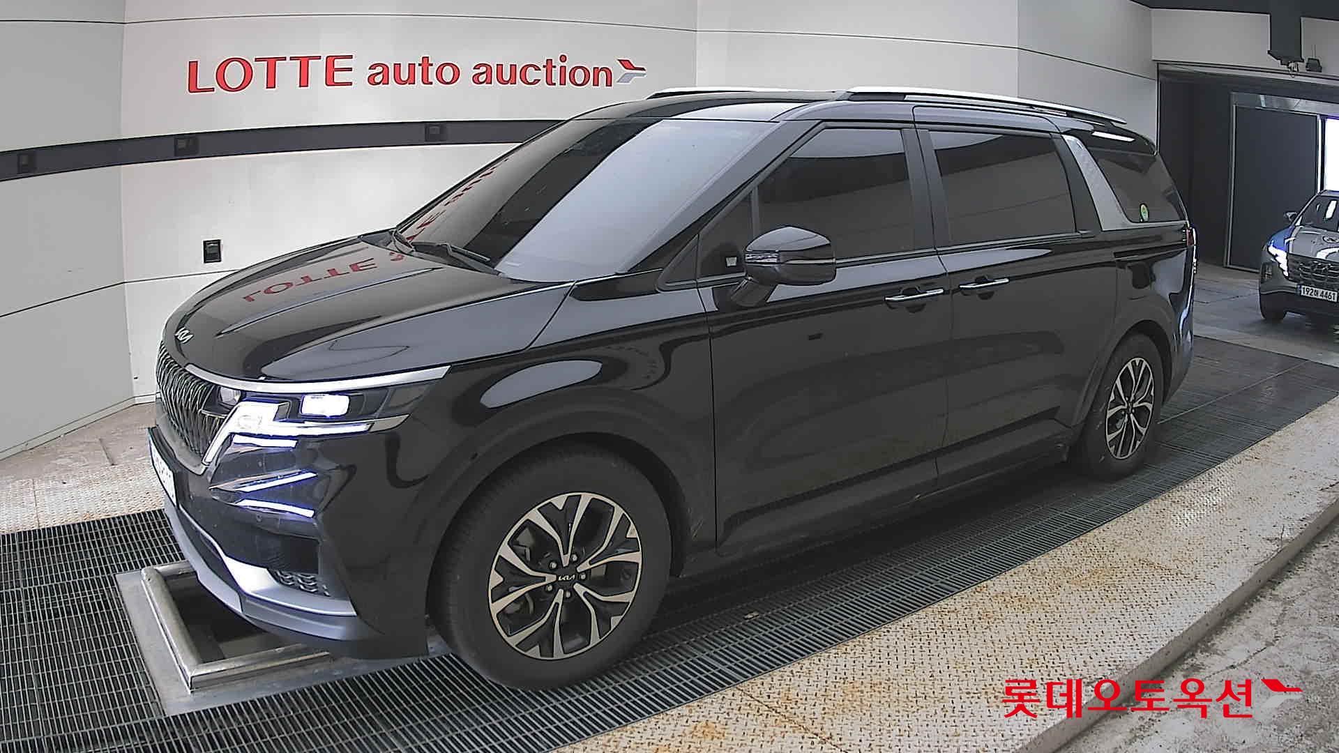 2023 - kia carnival