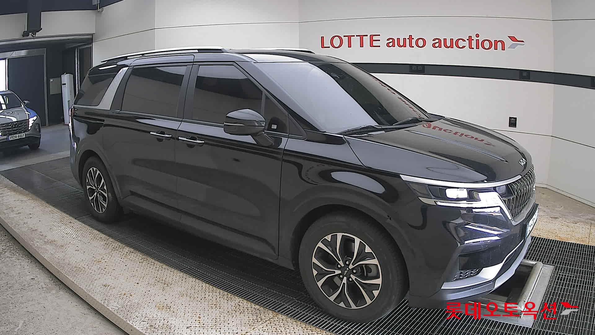 2023 - kia carnival