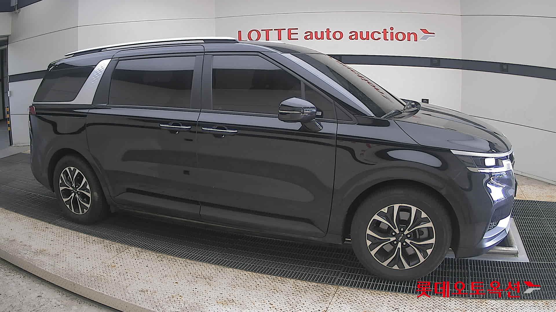2023 - kia carnival