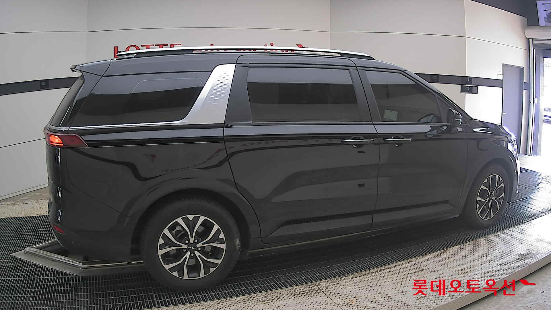 2023 - kia carnival