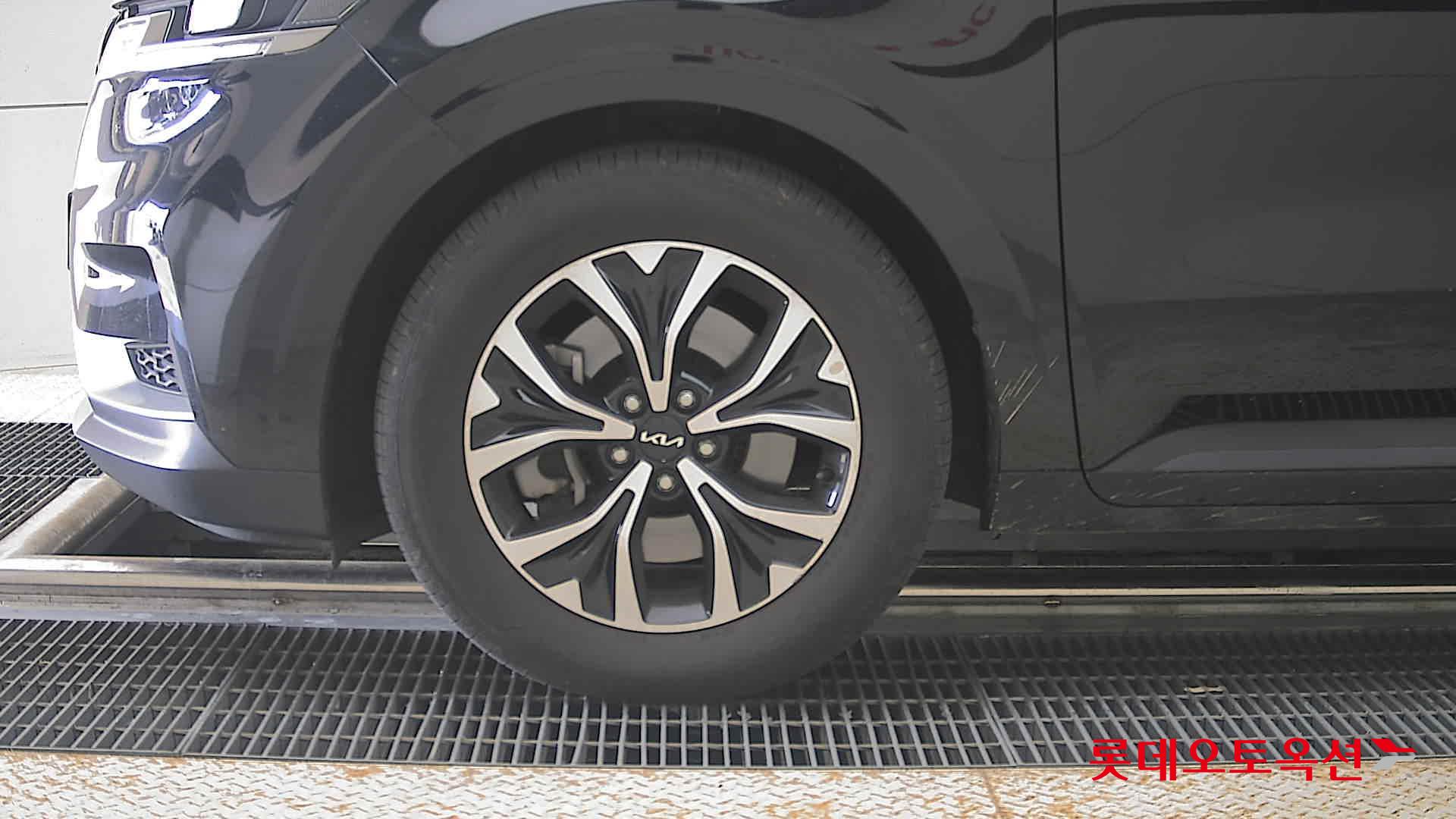 2023 - kia carnival