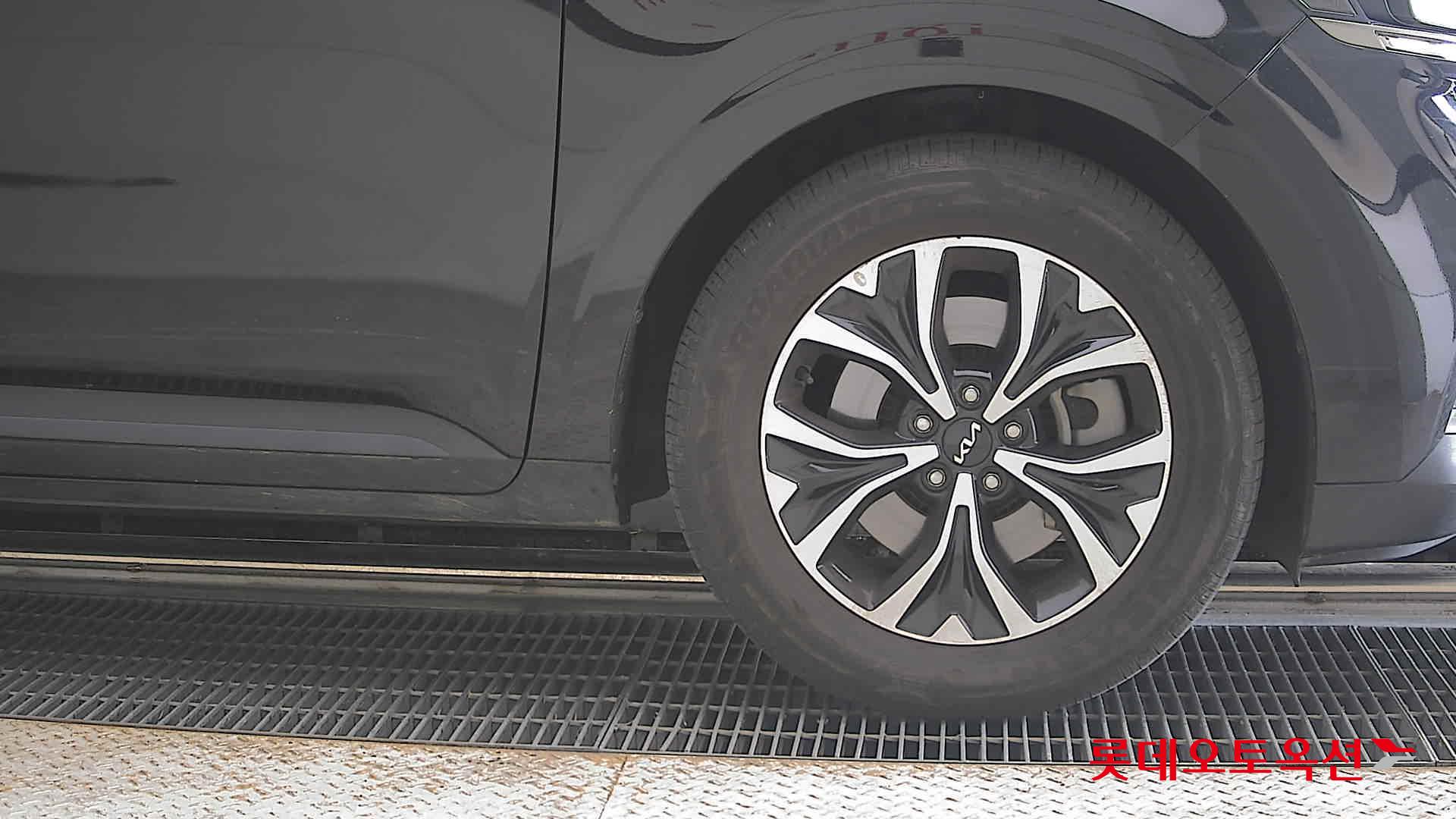 2023 - kia carnival