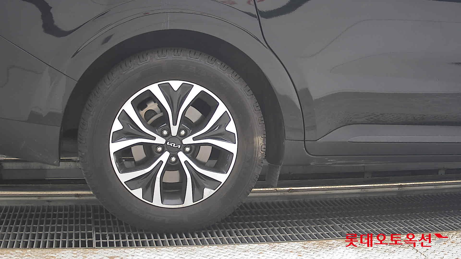 2023 - kia carnival