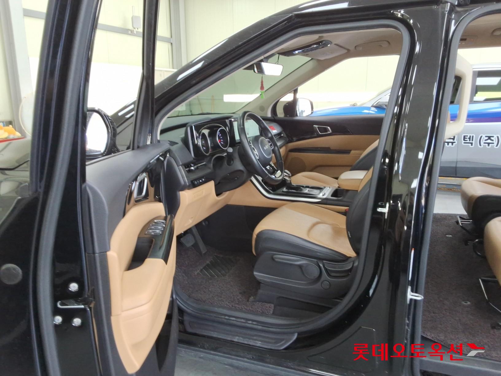 2023 - kia carnival