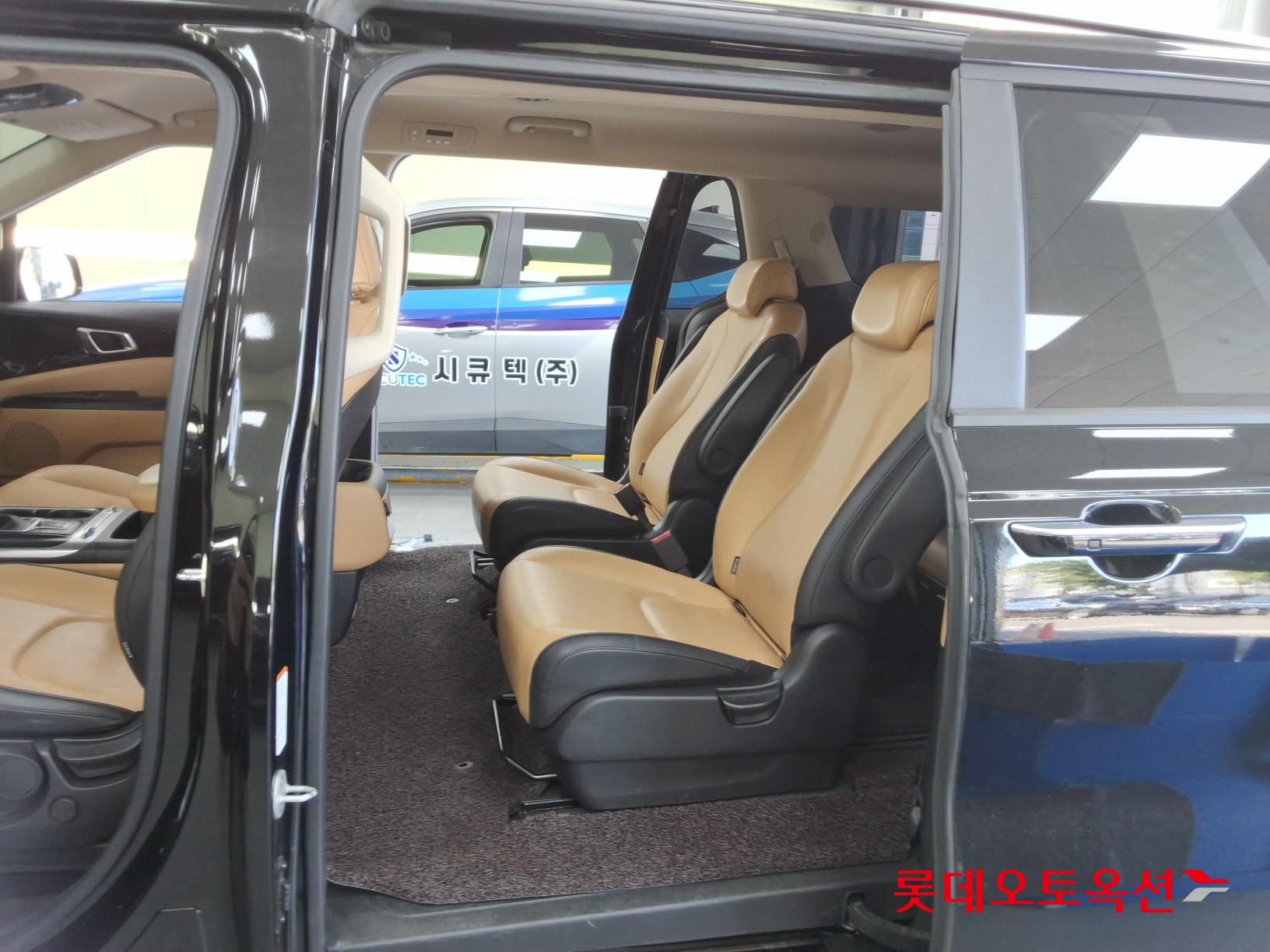 2023 - kia carnival