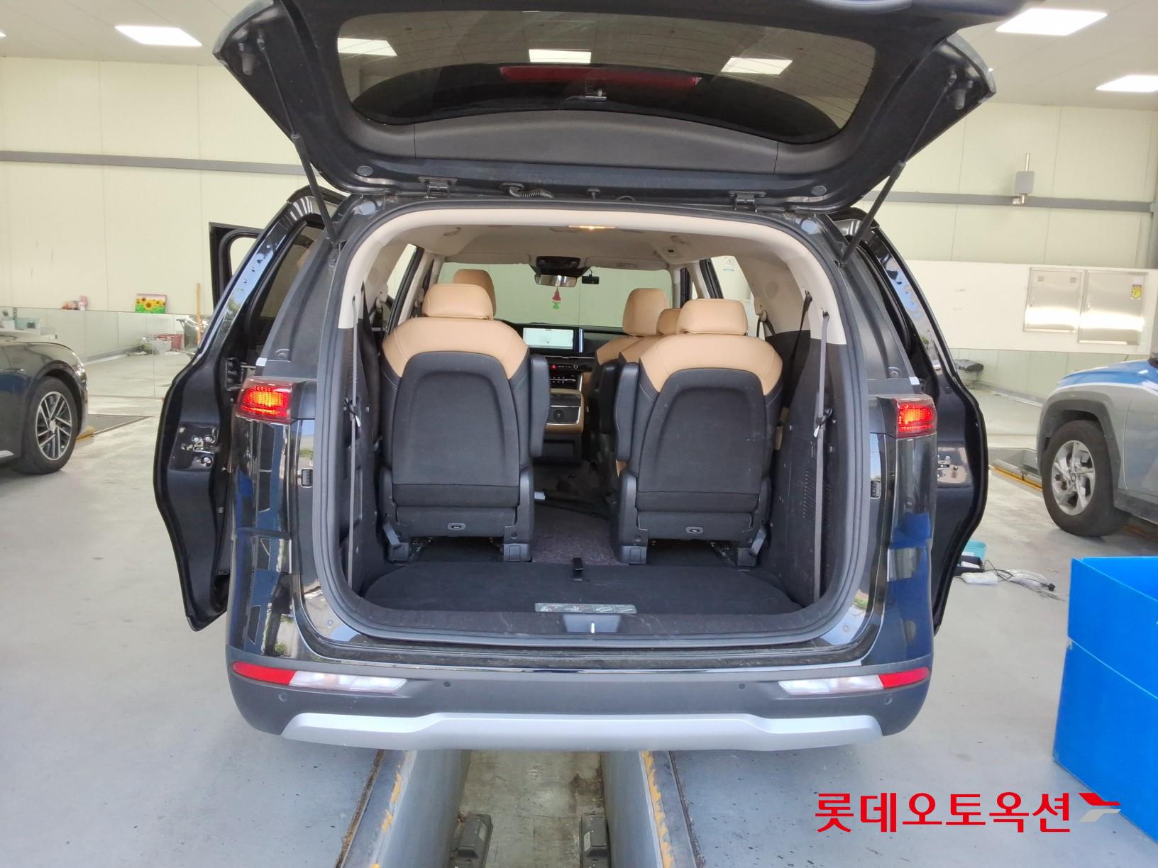 2023 - kia carnival