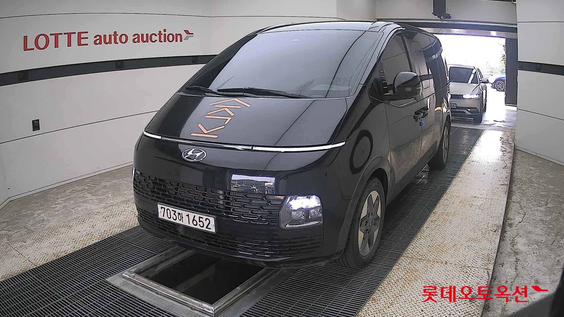 2023 - hyundai staria