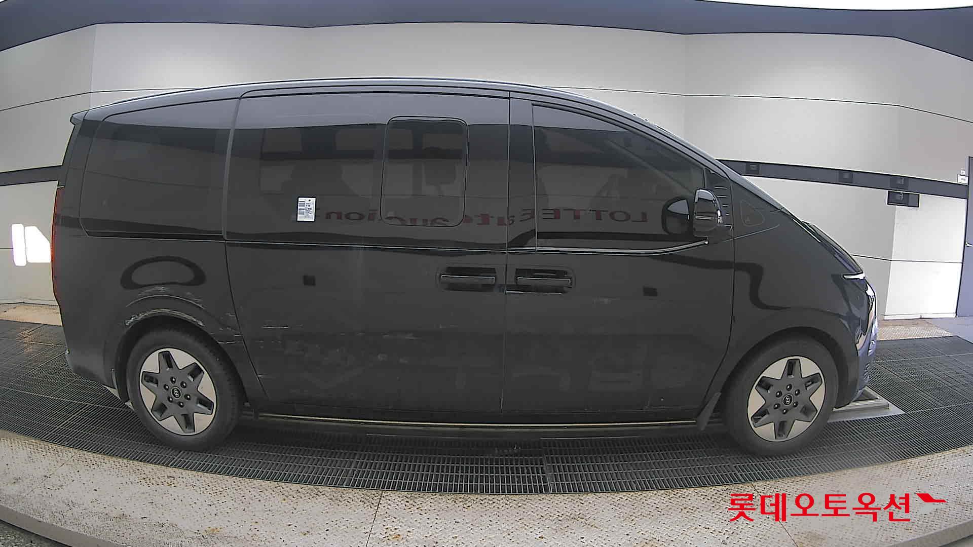 2023 - hyundai staria