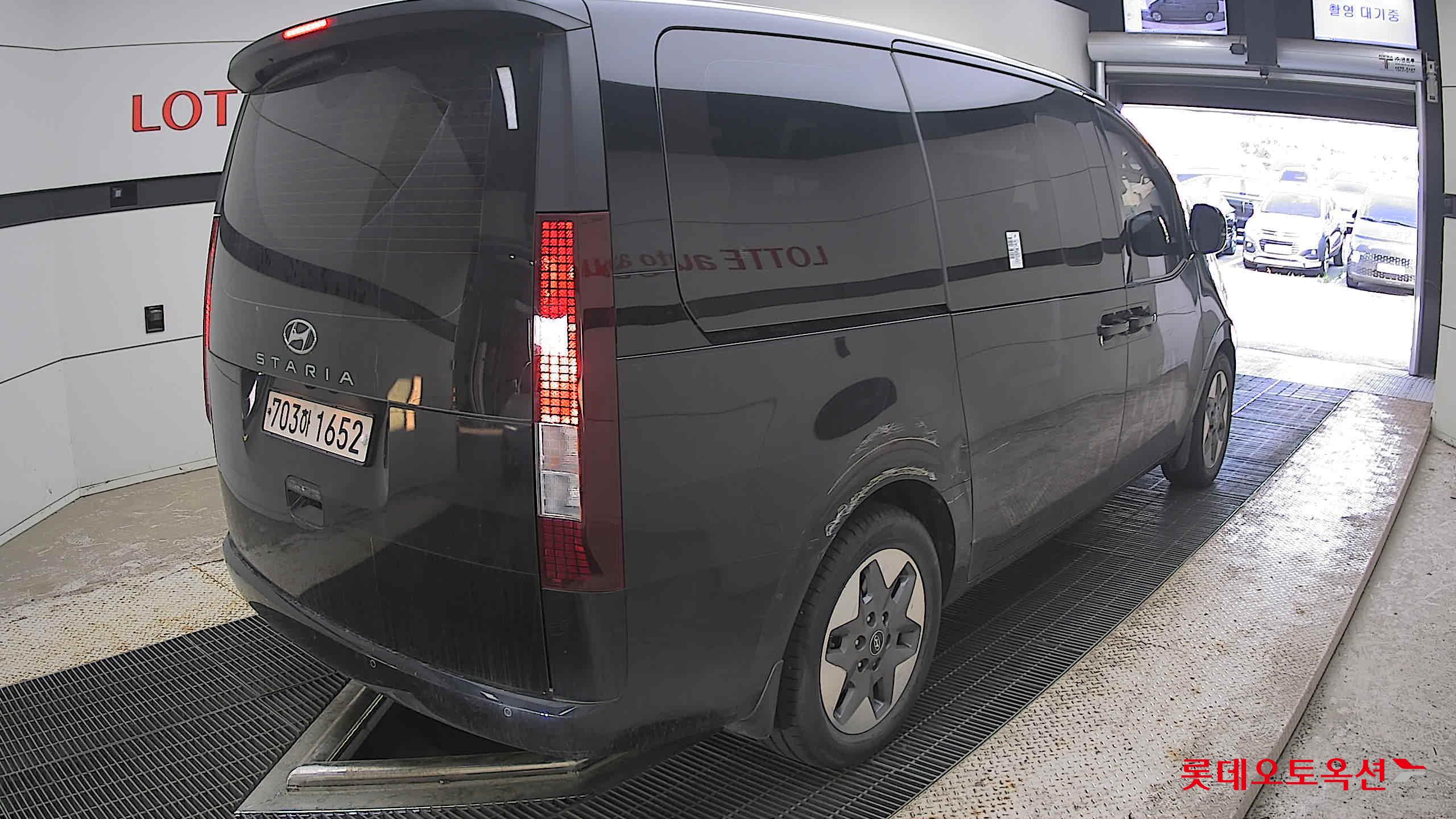 2023 - hyundai staria