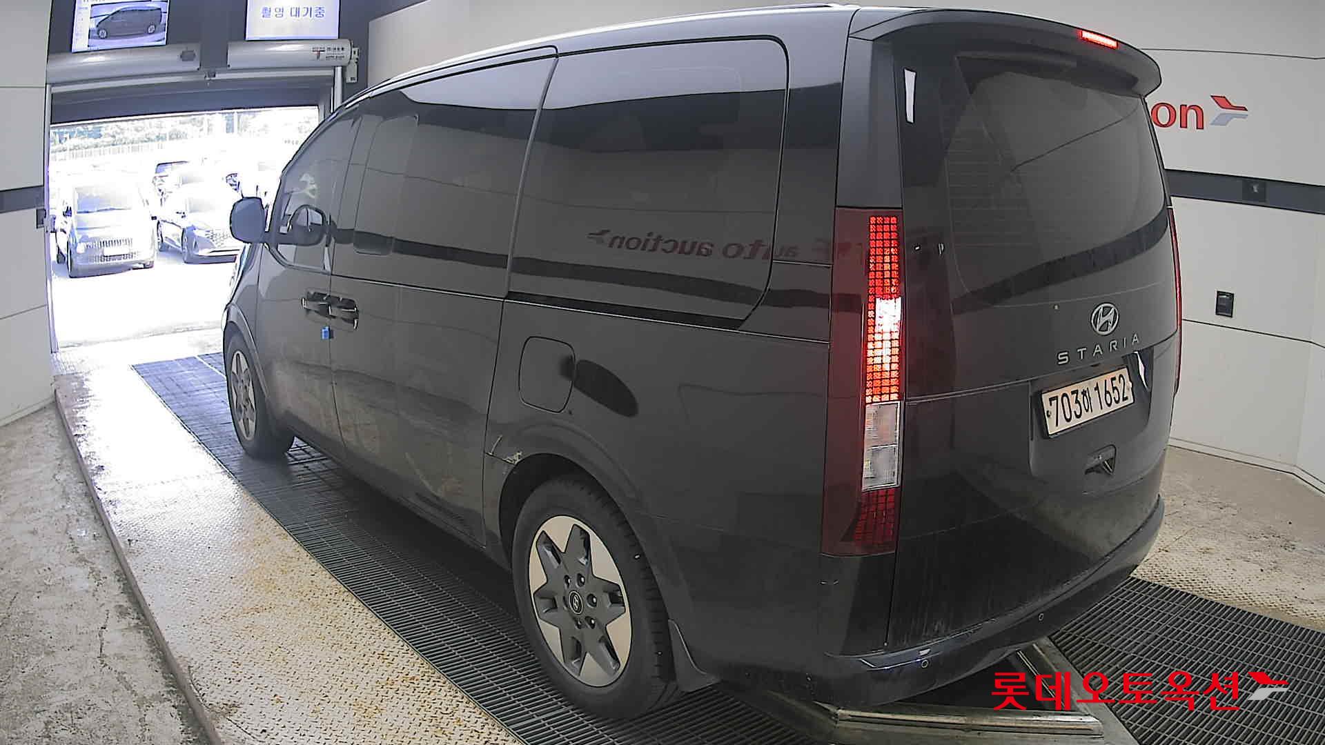 2023 - hyundai staria