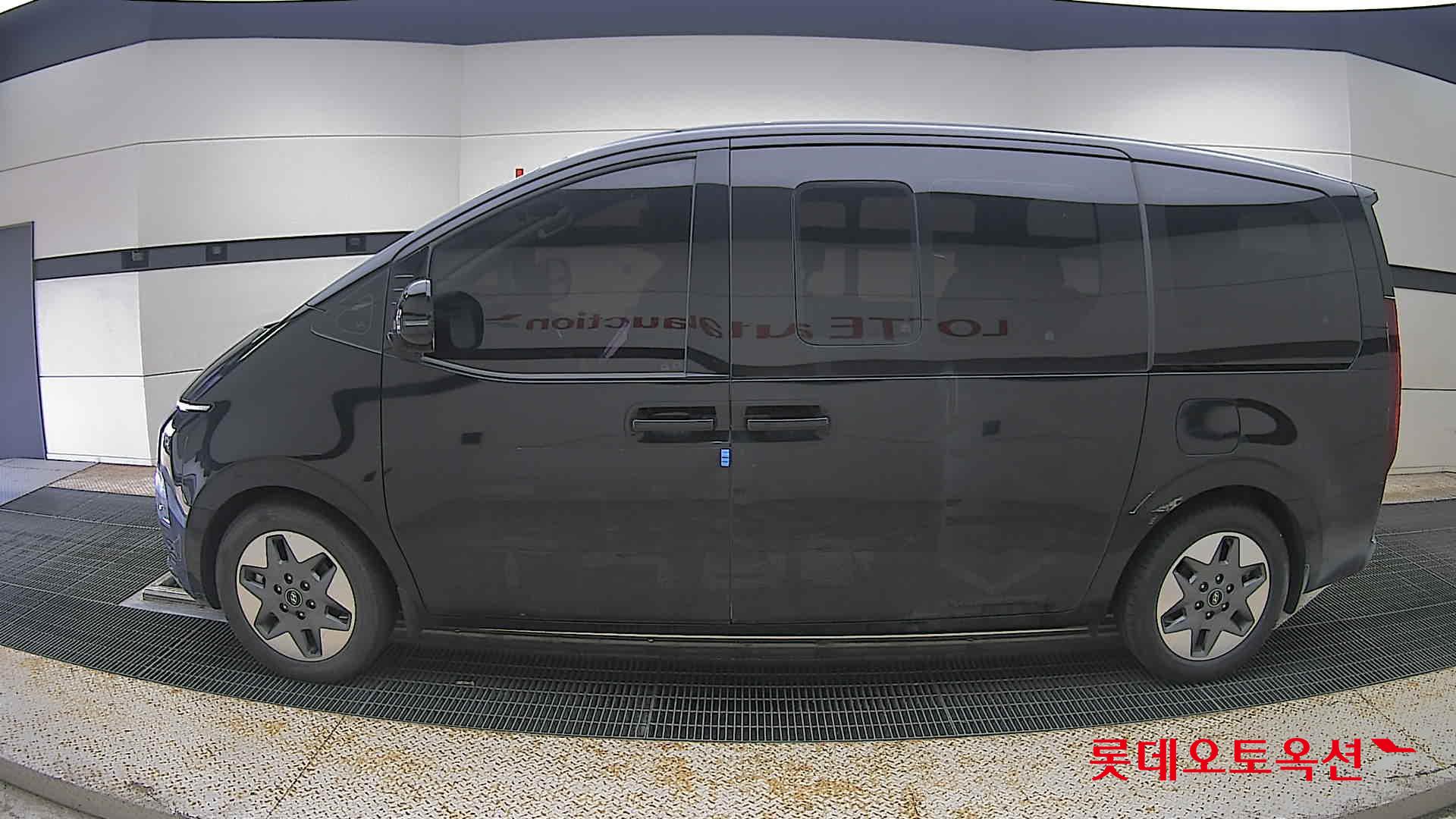 2023 - hyundai staria