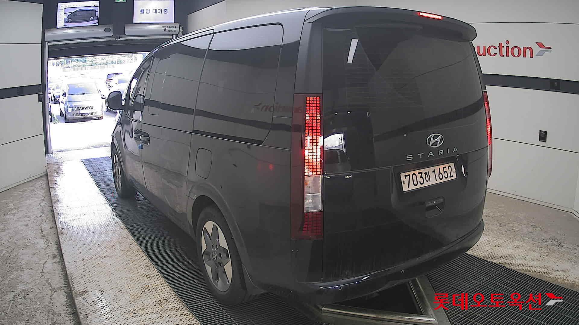 2023 - hyundai staria