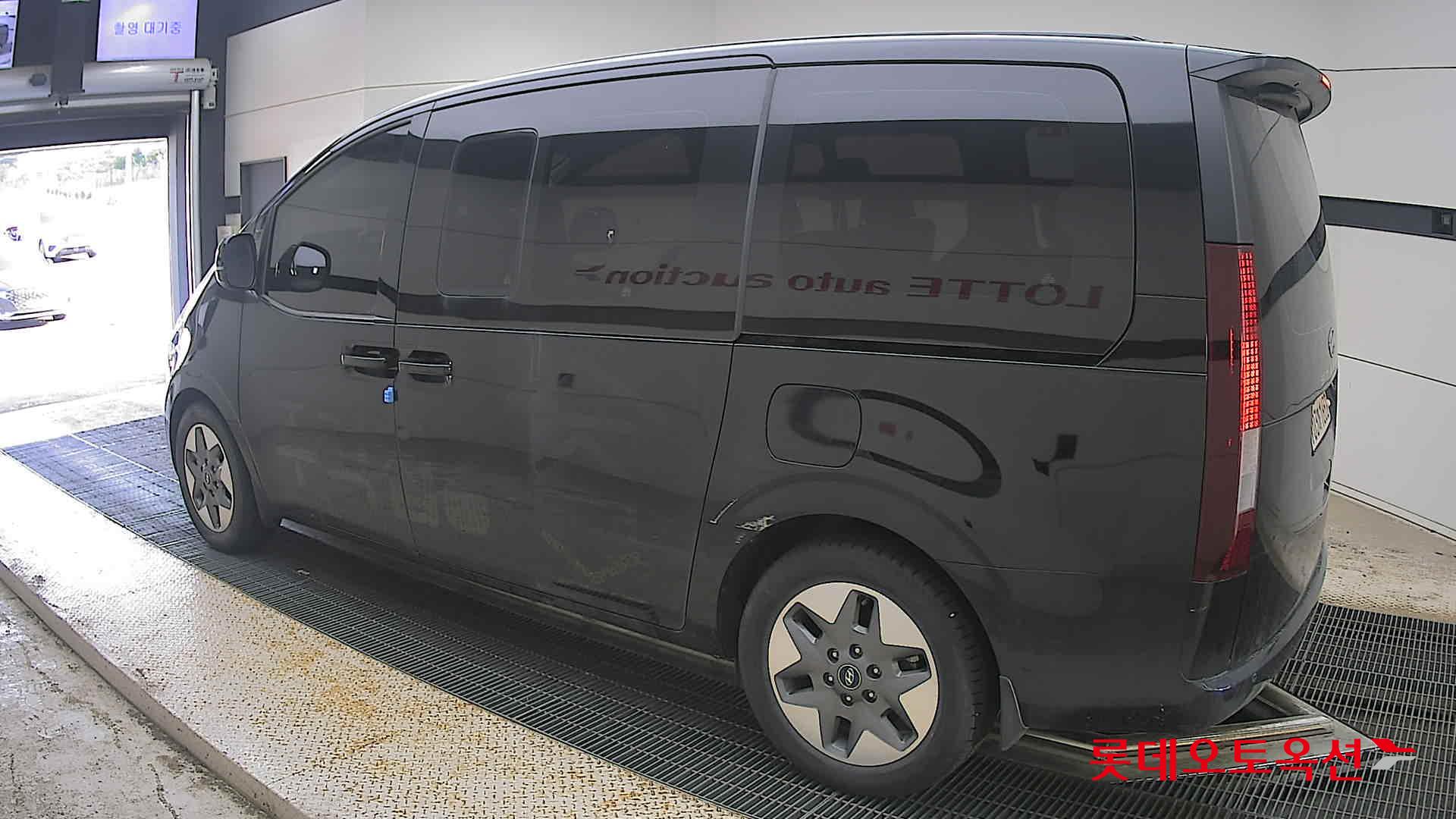 2023 - hyundai staria