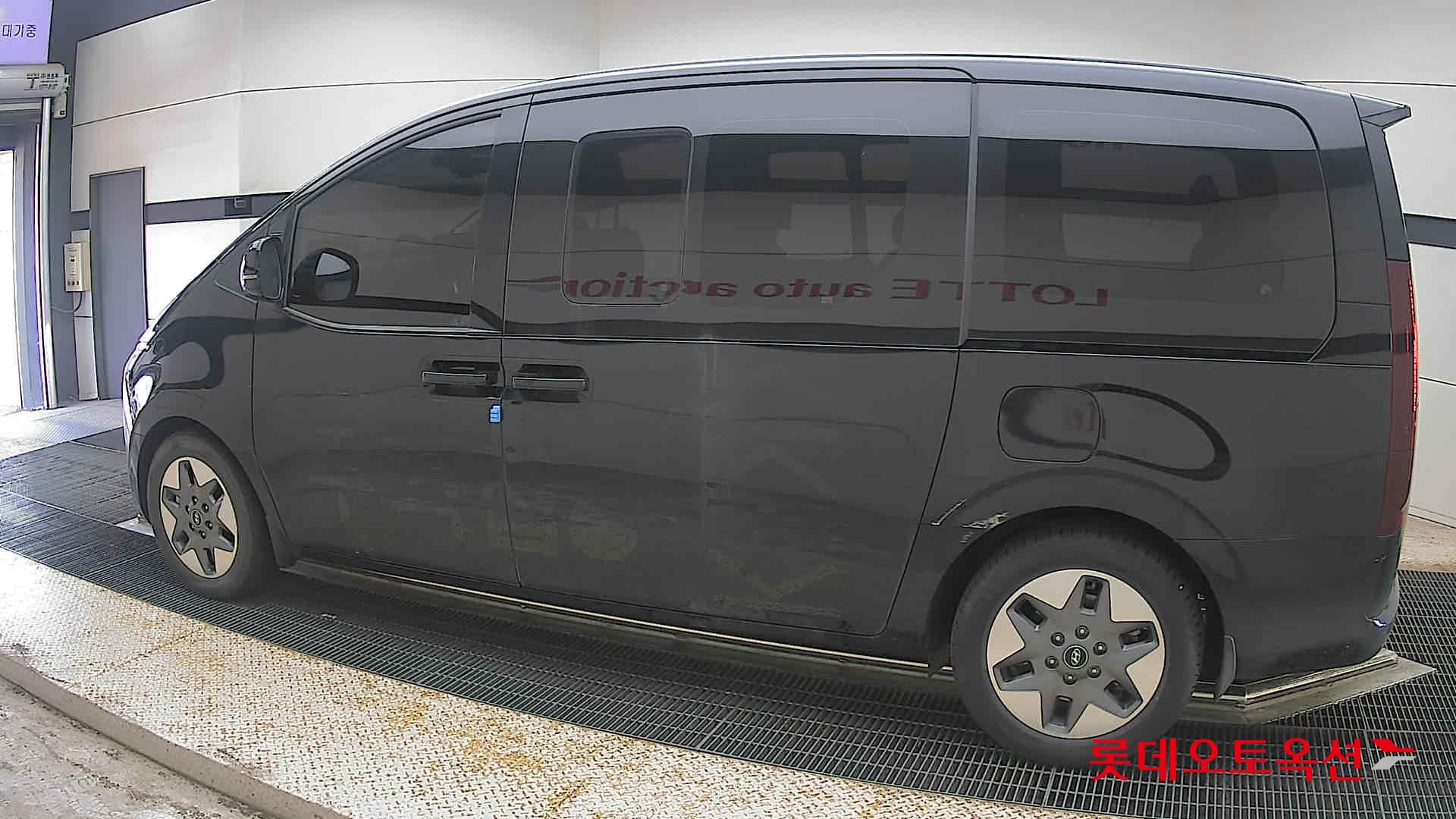 2023 - hyundai staria