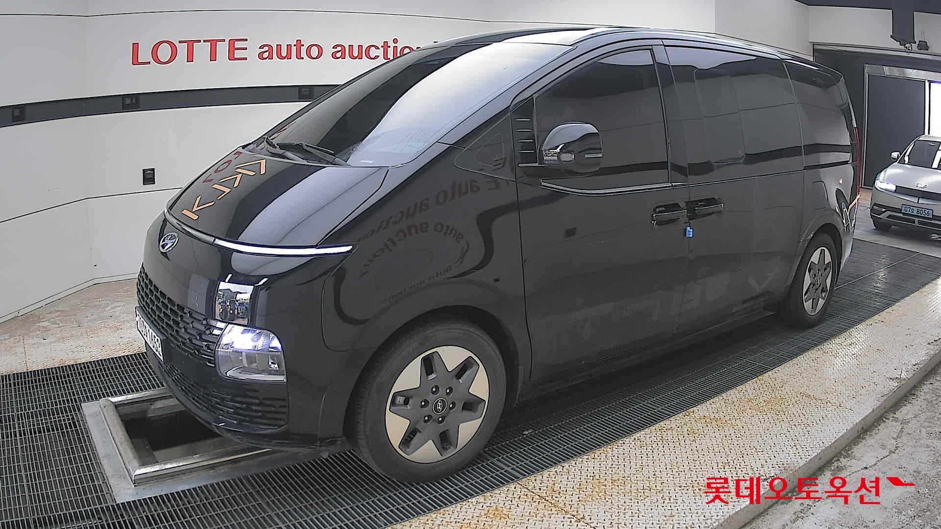 2023 - hyundai staria