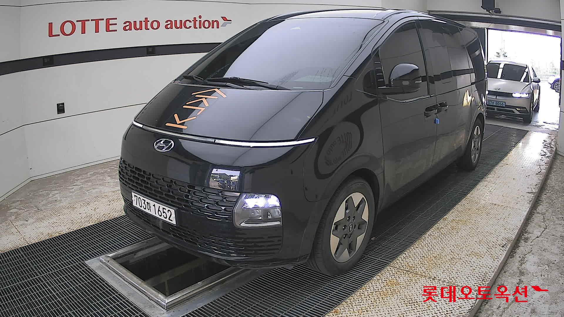 2023 - hyundai staria