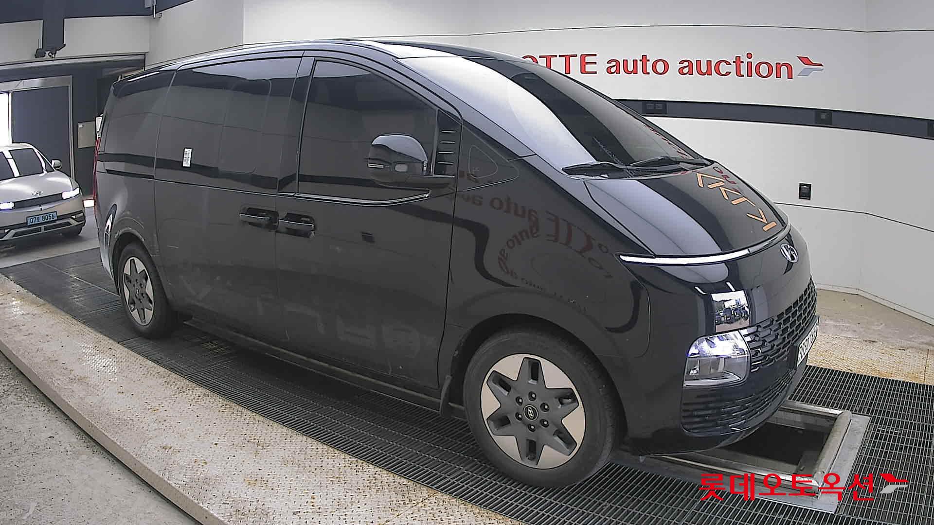 2023 - hyundai staria