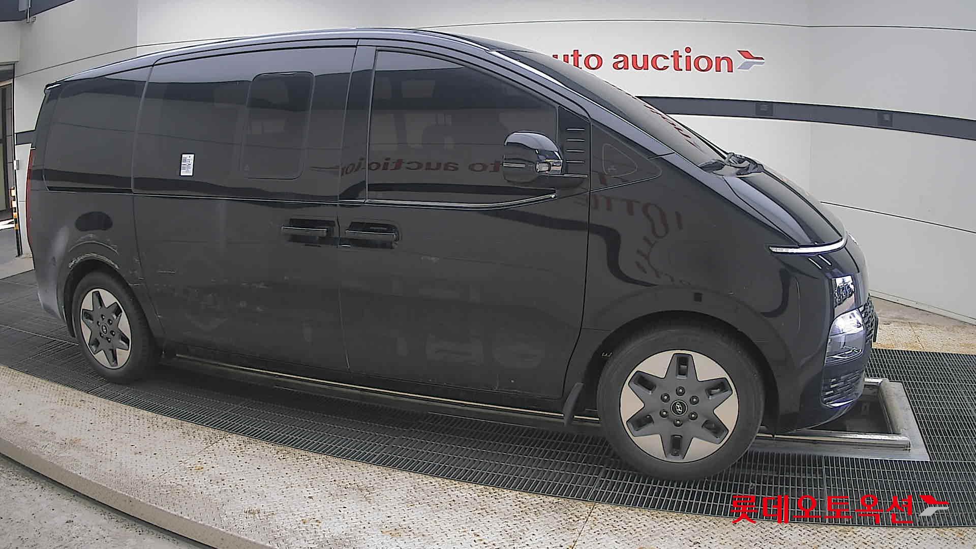 2023 - hyundai staria