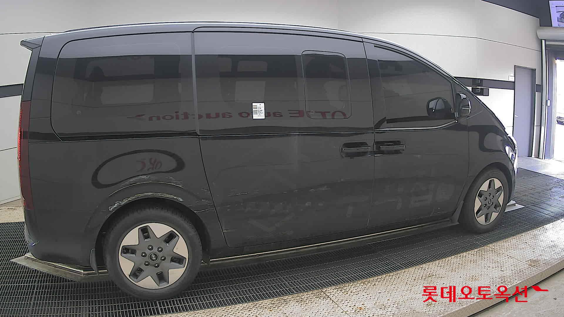 2023 - hyundai staria
