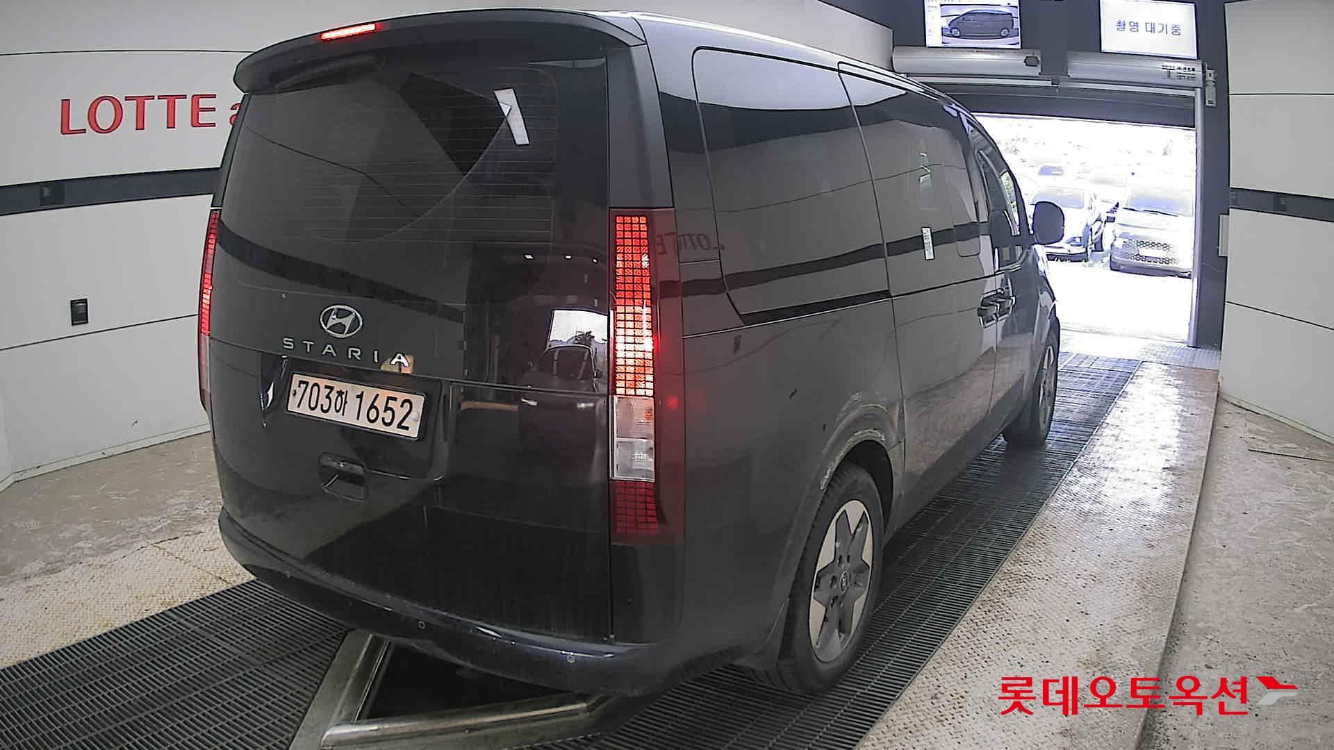 2023 - hyundai staria