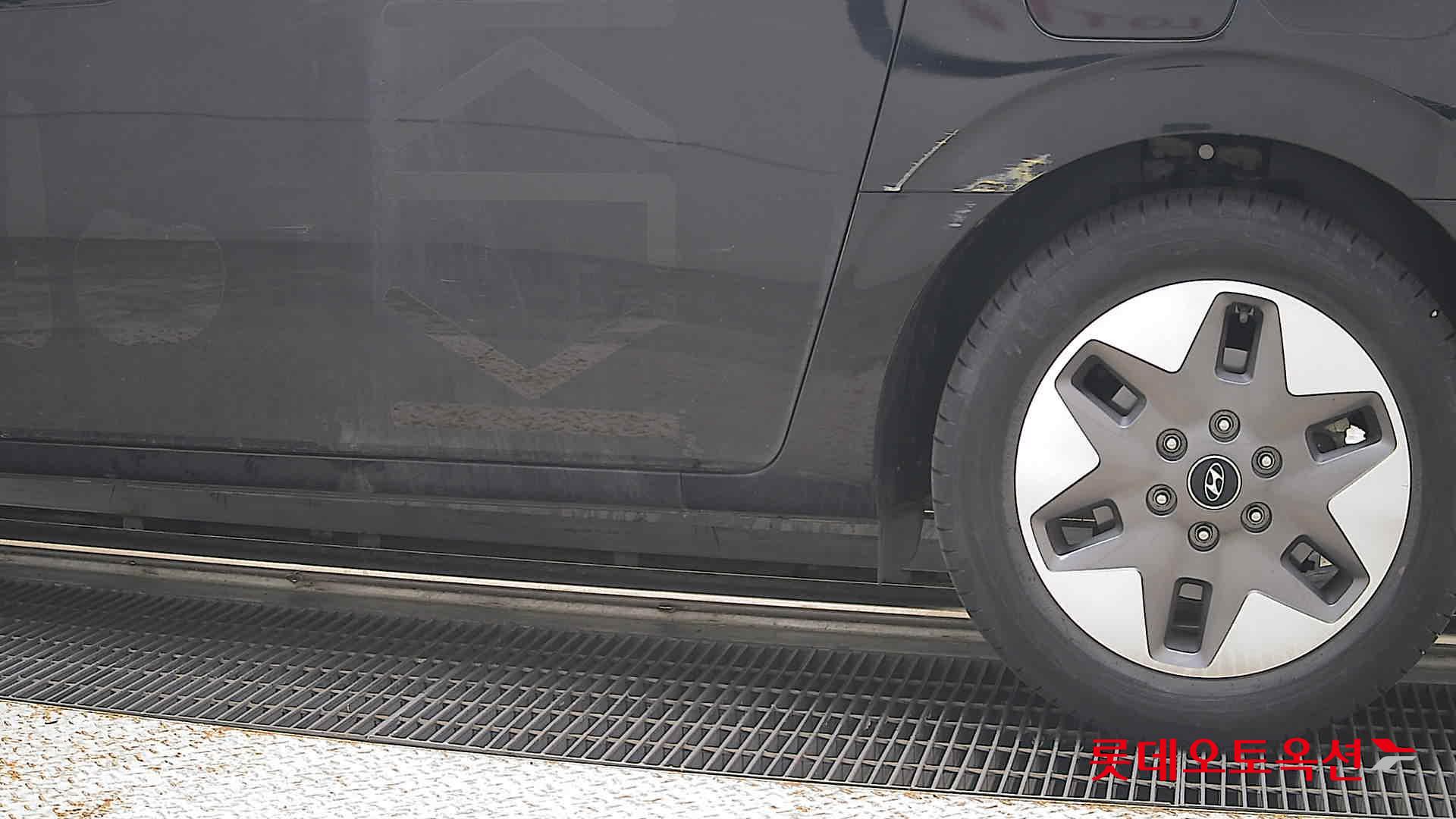 2023 - hyundai staria