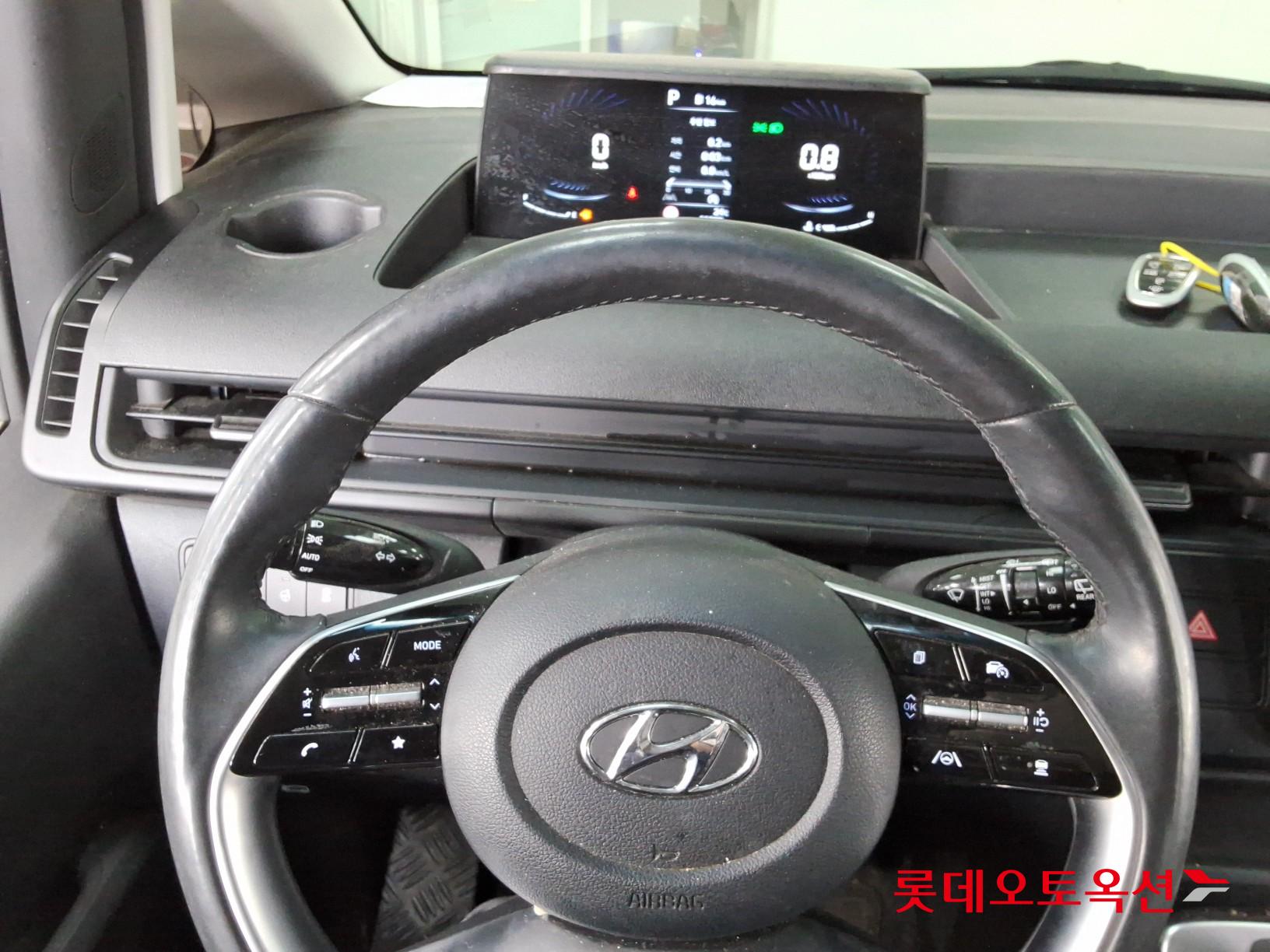 2023 - hyundai staria