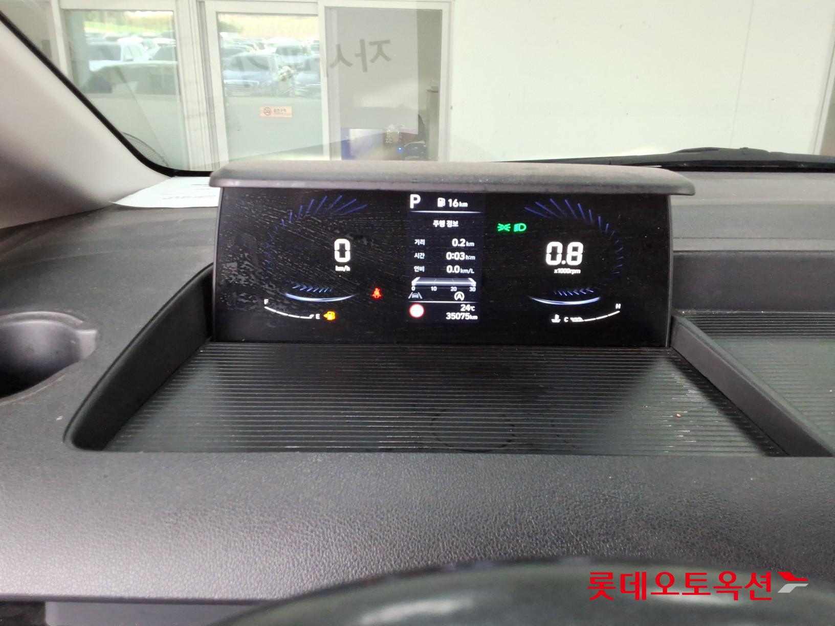 2023 - hyundai staria