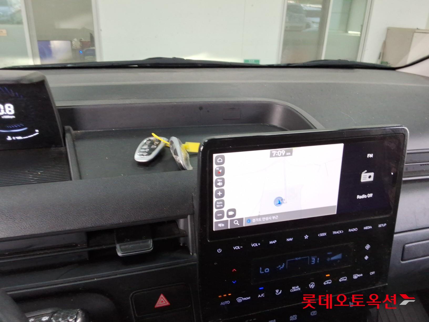 2023 - hyundai staria