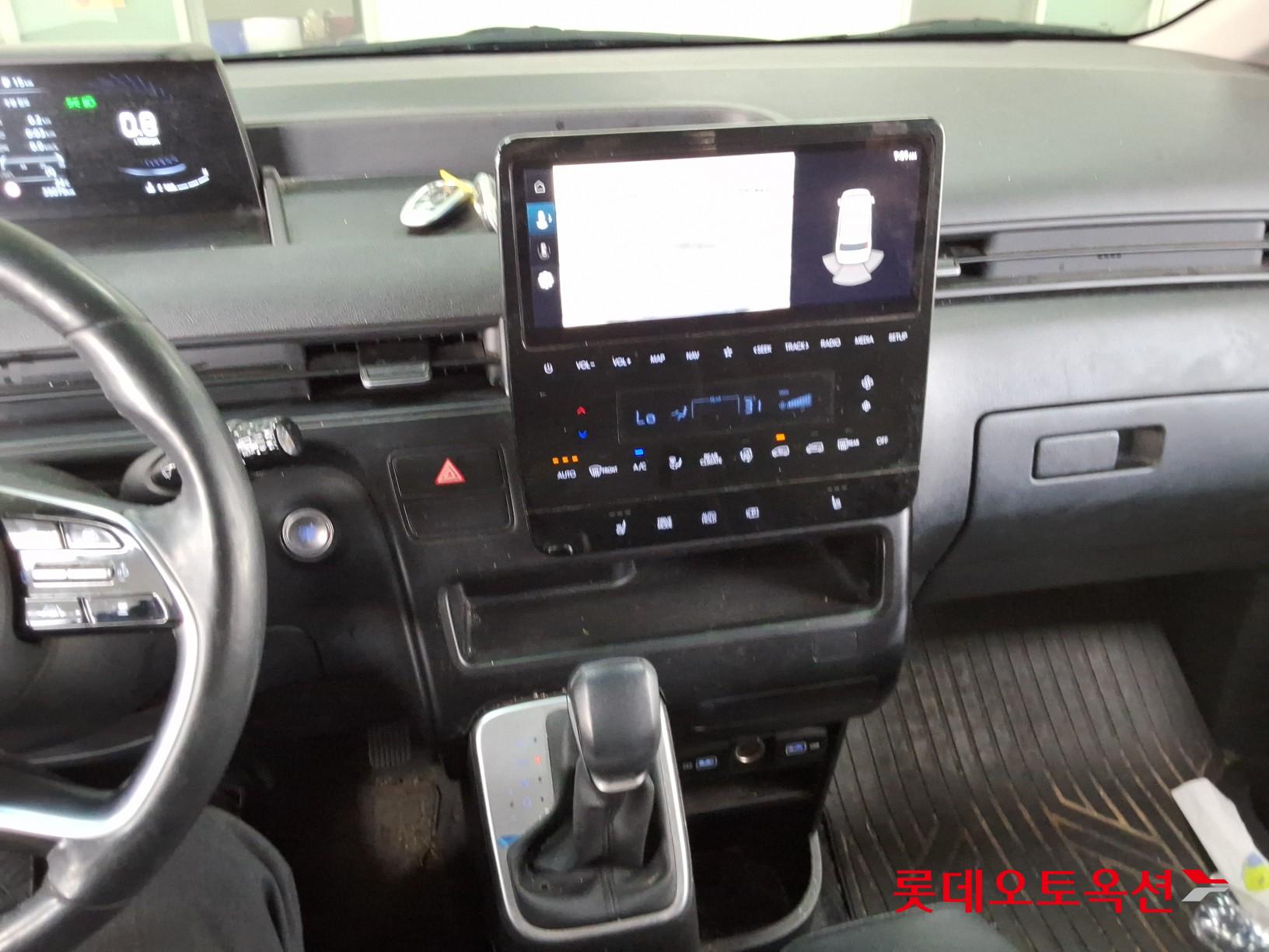 2023 - hyundai staria