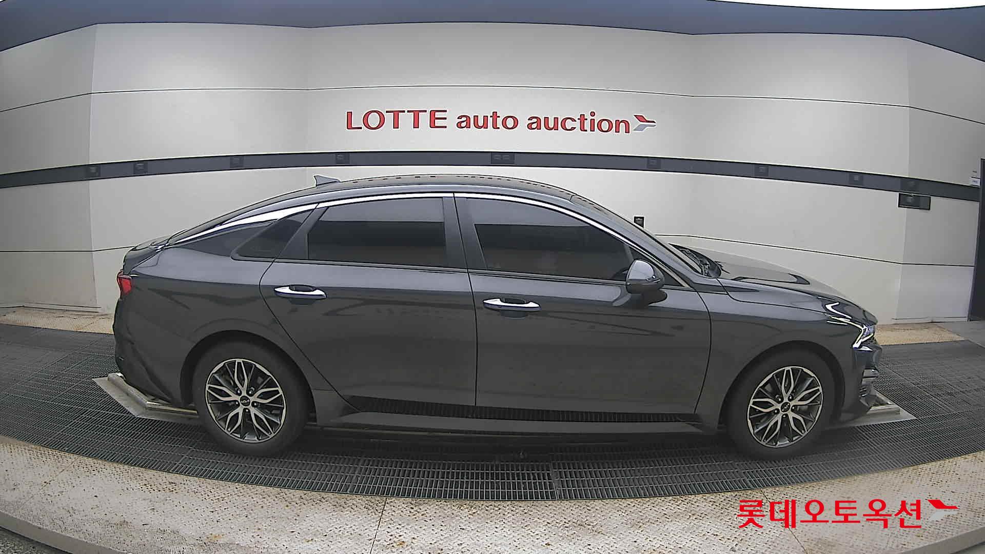 2022 - kia k5