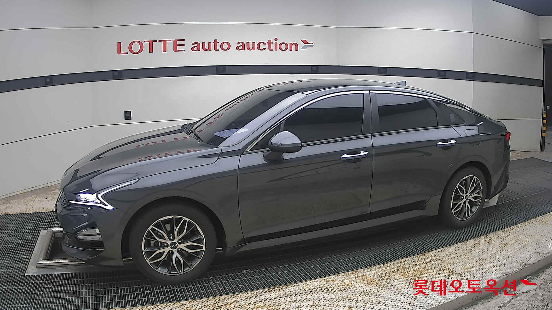 2022 - kia k5