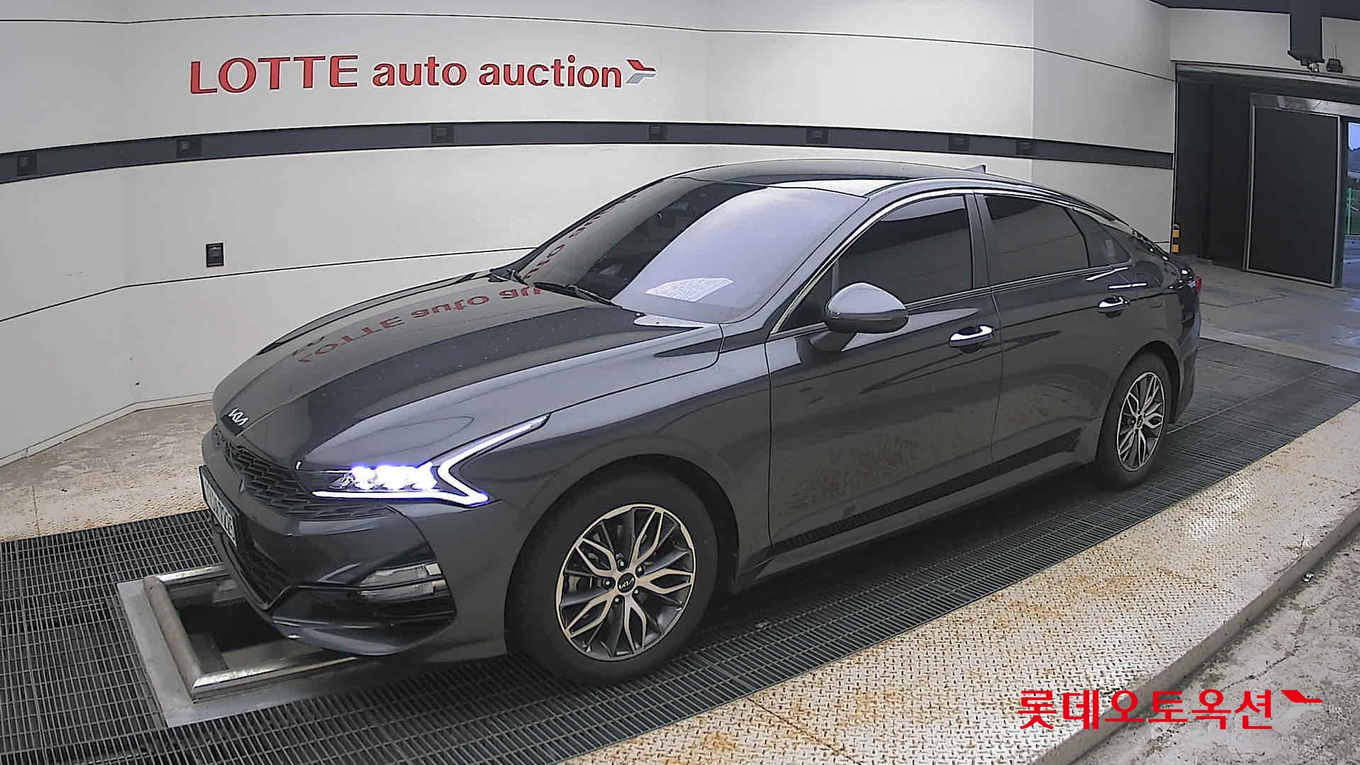 2022 - kia k5