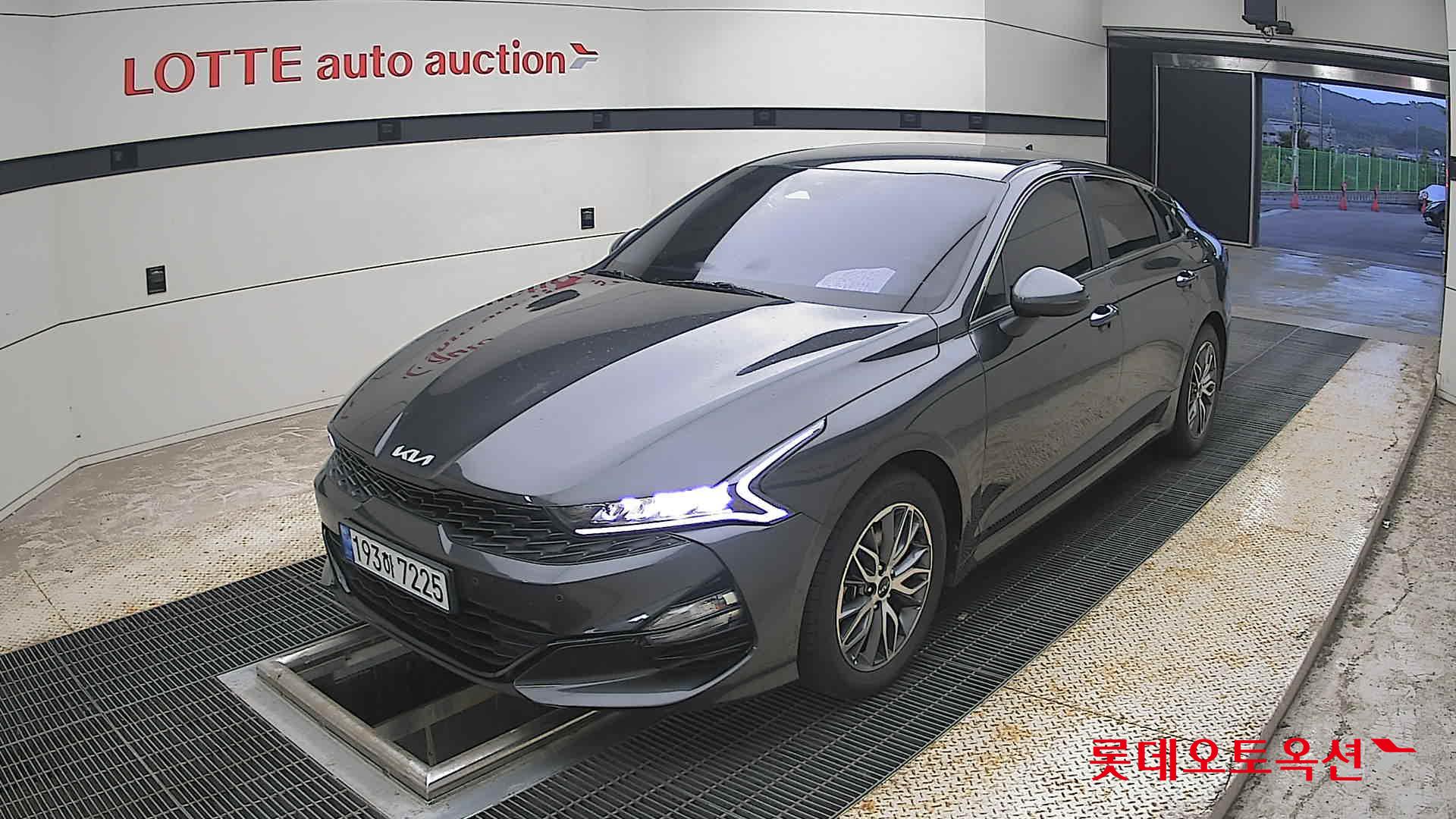 2022 - kia k5